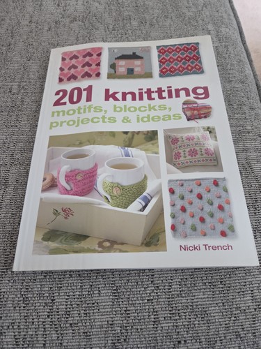 Nicki trench knitting - trench, motifs