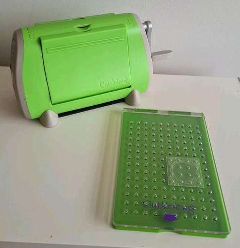 Cuttlebug manual die cutting - cuttlebug, &