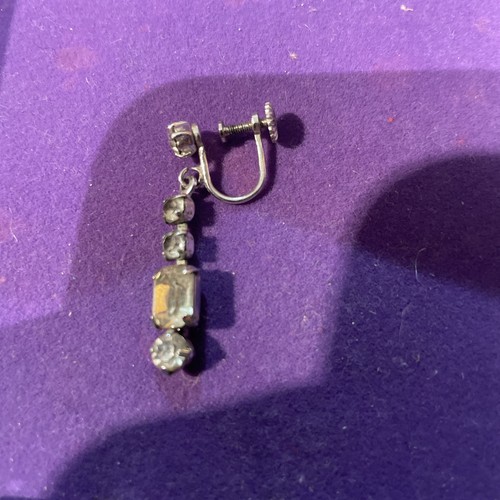 Vintage earring unknown gems