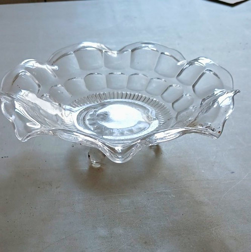 Unmarked clear glass - glass, scalloped