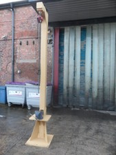 VICE STAND.VICE STAND ON FREE STANDING OVERHEAD LIFTING GANTRY. 500KG WITH HOIST