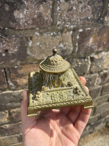 Vintage brass inkwell - brass, pen