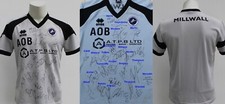 2017-18 Aiden O'Brien Squad Signed Millwall Training Shirt + COA & Map (23867)