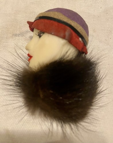 Vintage brooch lady head - lady, side