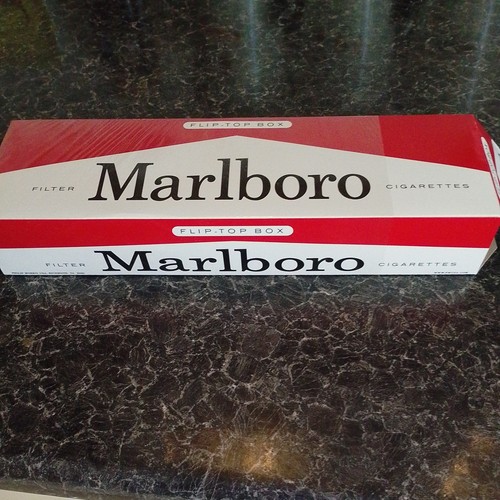Marlboro carton held 200 cigs