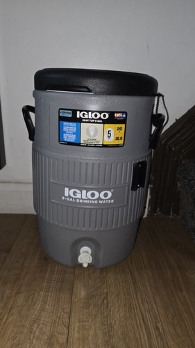 Gallon igloo drink water - gallon,