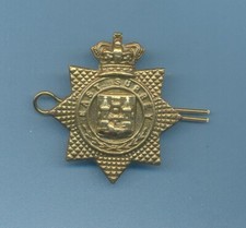 EAST SURREY REGIMENT QVC.BRASS ARMY CAP BADGE