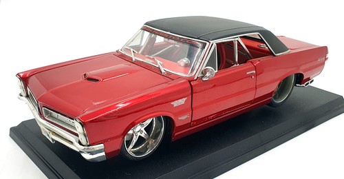 Maisto scale 31065 1965 - scale,