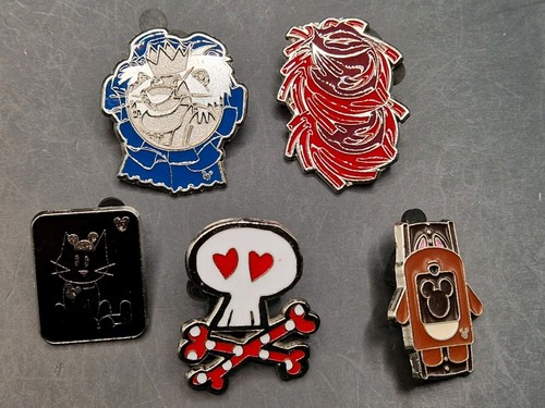 Disney trading pin badge lot - badge,