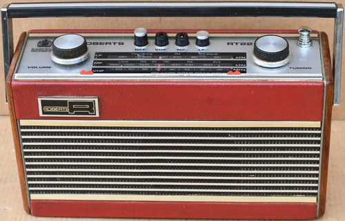 Old roberts transistor radio - old,