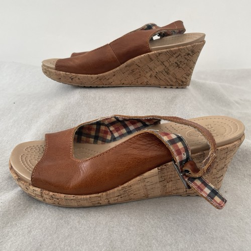 Crocs leigh sandals size 6 - sandals,