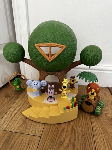 Raa treehouse and figures - raa,