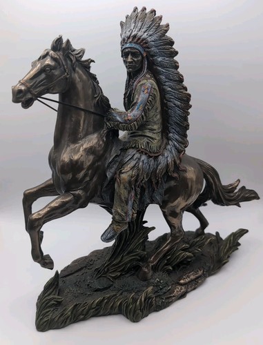 Top collection chief sitting - top,