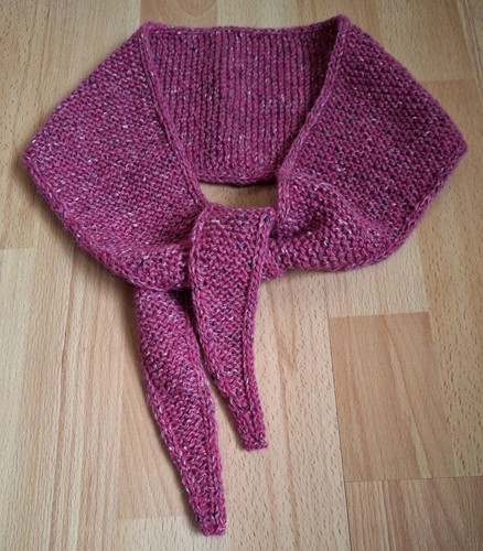 Tapered hand knitted triangle - hand,