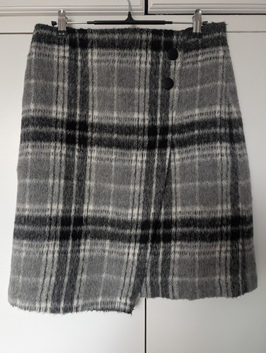 Ladies skirt size - -,