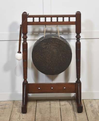 Mahogany framed dinner - , gong