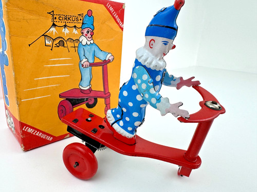 Vintage clockwork wind tin - clockwork, up
