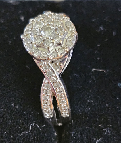9ct white gold round diamond - white,