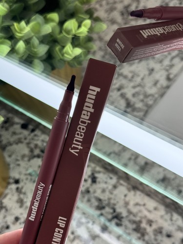 Huda beauty lip contour - contour,