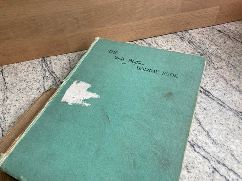 Enid blyton the holiday - blyton,