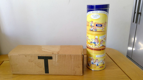 Tetley tea bags - metal, biscuit