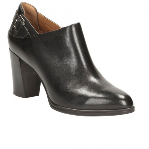 Clarks size wide fit black - e,