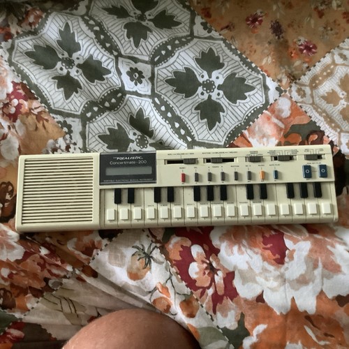 Vintage realistic 200 - realistic,