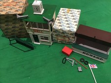 Scalextric 1960,s Control Tower & Pit Buildings Boxed