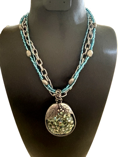 Laura ashley necklace - laura,