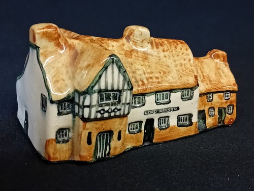 Tey pottery minature lord - minature, 'lord