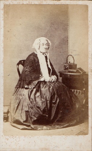 Cdv old lady crinoline - cdv,
