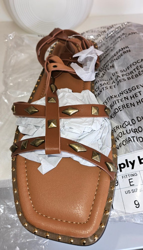 Simply studded gladiator - be,