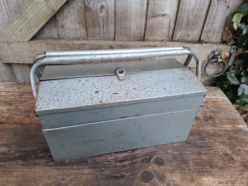 Vintage metal tier - vintage,