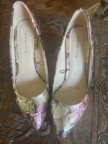 Red herring floral metallic - red,