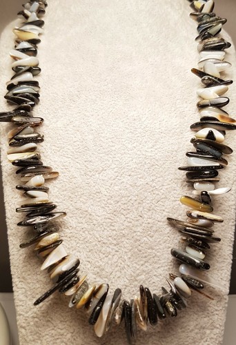 Graduated black lip mother - , of