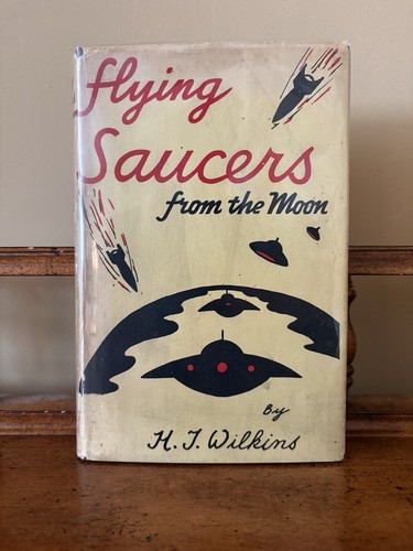 Flying saucers from - flying, moon