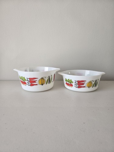 Vintage pyrex casserole dishes - pyrex,