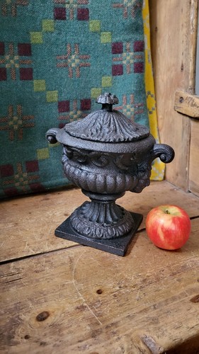 Super small sized - small, cast