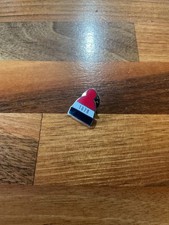 Manchester United Limited Edition Pin Badge By Rosso Bianco Nero 1878.