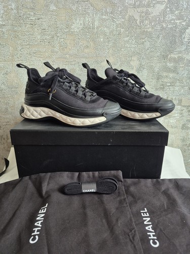 Chanel black calfskin - chanel, cc