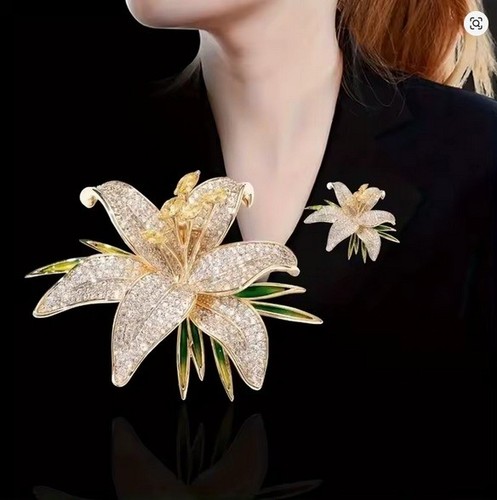 Gold lily flower - flower, brooch