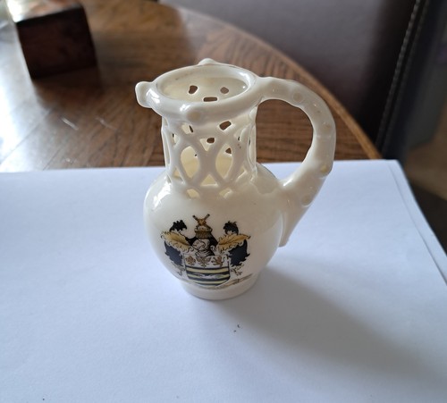 Vintage crested china model - -,