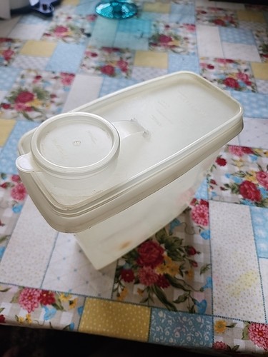 Tupperware 469 cereal - cereal, keeper