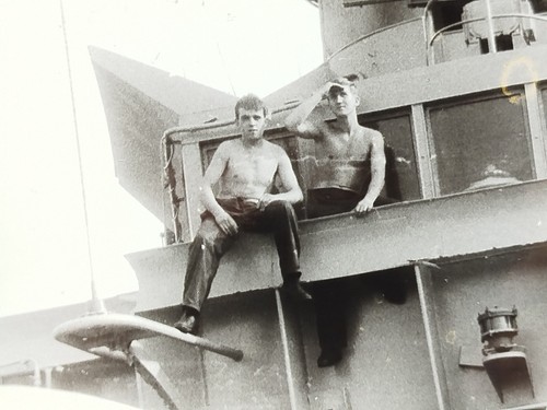 Shirtless guys trunks bulge - shirtless,