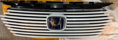 Honda front grille white - front,