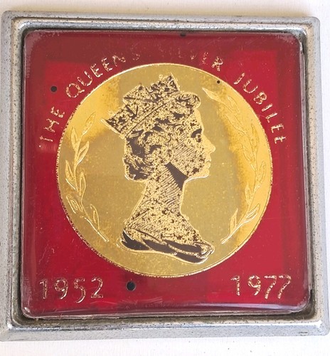 Vintage 1977 queen silver - 1977, queen's
