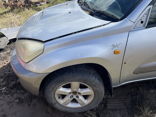 Toyota rav4 mk2 - front, wing
