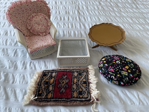 Sindy doll chair table round - table,,