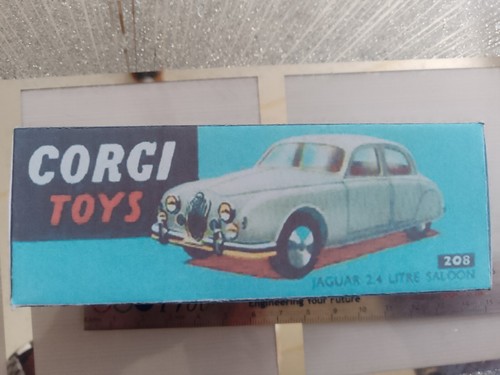 Corgi 208 jaguar - 208., saloon