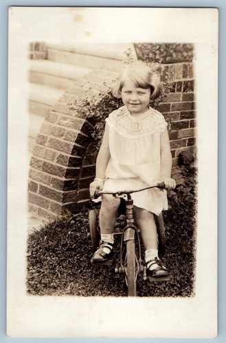 C1930 child girl - c1930's, ride